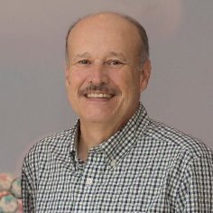 Delegado de Polícia Federal aposentado, Casado, Conservador,Torcedor do Sport Club Internacional 🇦🇹 Natural de Porto Alegre/RS