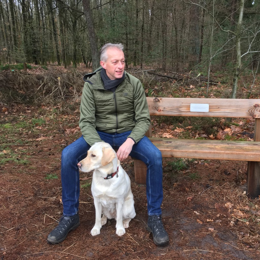 Directeur Ruimtelijk Domein en Dienstverlening bij de gemeente Dronten. Sportief en gedreven. Fietsen, skiën,hardlopen, wandelen en liefhebber van Indonesië.