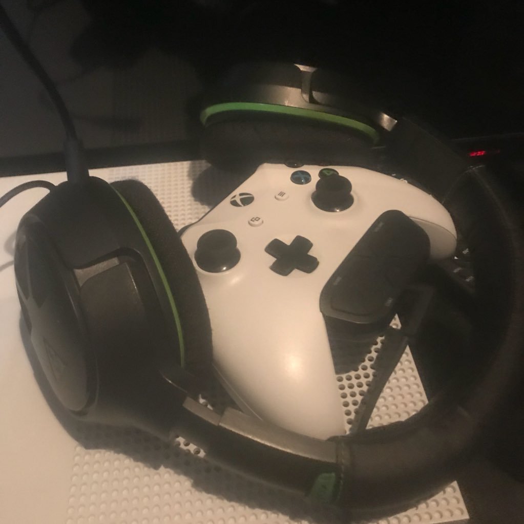 CBangerzzz's profile picture. 22/Canada/Gaming/Twitch @CodyBangerzzz / Fortnite/Pubg/CoD WWII 🇨🇦💣