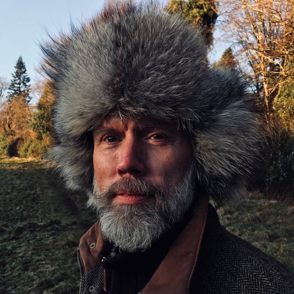 Icelander, classical singer/pianist/choir conductor. Trans Healer & Medium. Thats me!