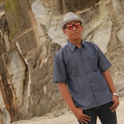 Kehidupan yang nyata adalah ketika kita mampu menerima keadaan dan menjalani dengan ikhlas dan senyuman Itu lah arti kehidupan sebenarnya