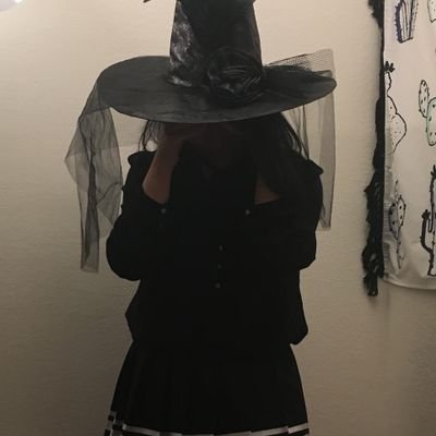 ostenreal's profile picture. Writing shenanigans | They/Them | US/🇹🇼 | https://t.co/g4AjoYdEwN | never at @xuanxuanwo | reading Ordinary Monsters