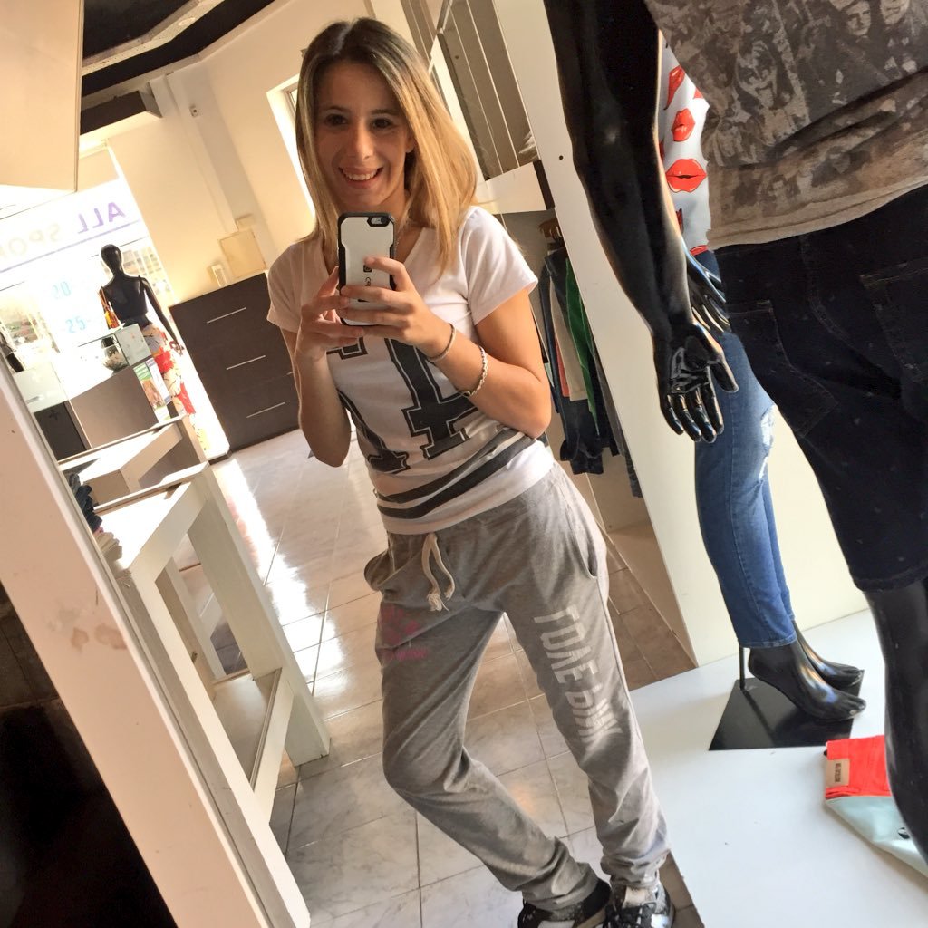 eveliinramiirez's profile picture. Facebook: https://t.co/8gFMqRO2Vr Instegram: https://t.co/rFTuHv1kuV