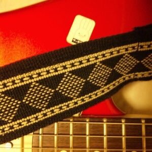 ヲタ活してる時はね 誰にも邪魔されず 自由で なんて言うか 救われてなきゃあダメなんだ 独りで静かで豊かで… / 音楽とギターと2次元系のオタクな一般人