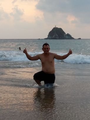 Soy alegre divertido que puedo decir un soñador me gusta pasa tienpo con mi familia