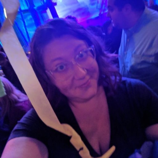 crazyredz79's profile picture. that chick....