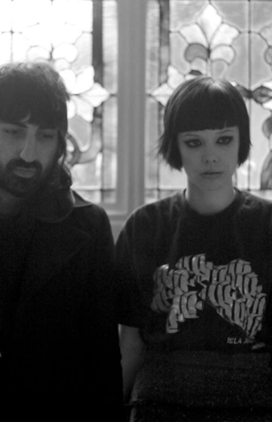 Fansite de Crystal Castles administrado por @_ezntsc. Recuerda seguir a @CrystalCastless!