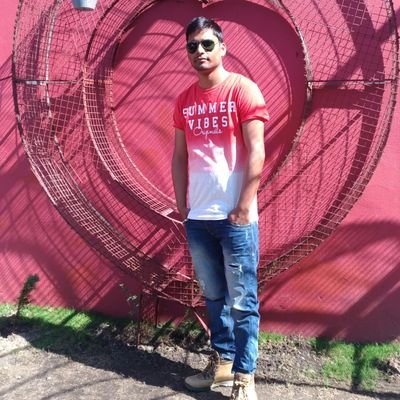 4eeb4cb728f74bb's profile picture. zindgi di h to jine ka hunar bhi dena