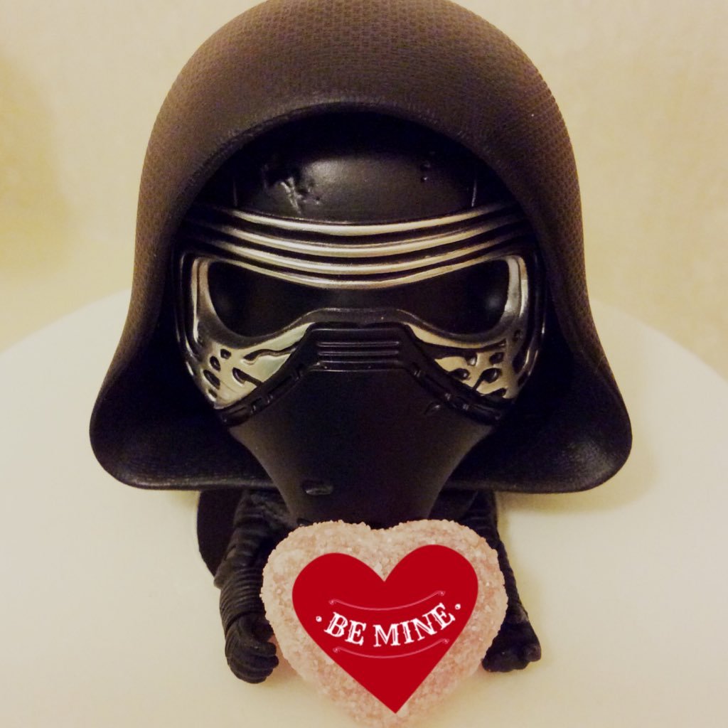 candle_ann's profile picture. スター・ウォーズねんどろいど撮影する人。SW 以外の映画の話もします。素敵なフィギュア、ドール、ぬいのお写真には容赦なくいいねを送ります。1日1枚SWねんどろ写真Up、6ヶ月達成しました✨