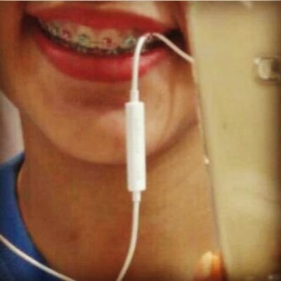 ZeCSwnYnnvy6b0a's profile picture. ‏' ♪

ㅤ
ㅤ
في مبسمك كل السوالف لها ذوق 
وفي ضحكتك صوت الفرح يطربني  .
⠀
࿐