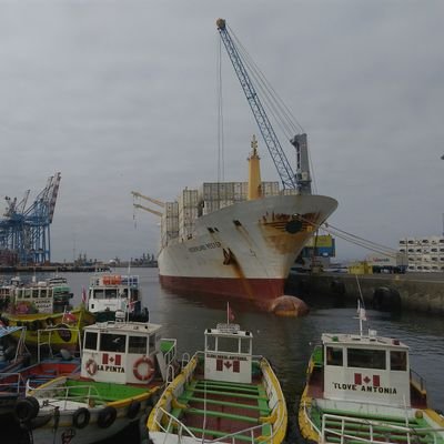 Este es la cuenta donde me pueden seguir.Subo videos y time lapse en mi canal de youtube de buques en valparaiso.