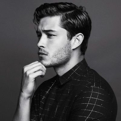 ⟦ Twenty Four ⟧ ⌈No fue tan oscuro y obsceno como suena. Me divertí bastante, matar a alguien es una experiencia entretenida.⌋ #FR 😈 @LukePhelan7's King 👨❤️