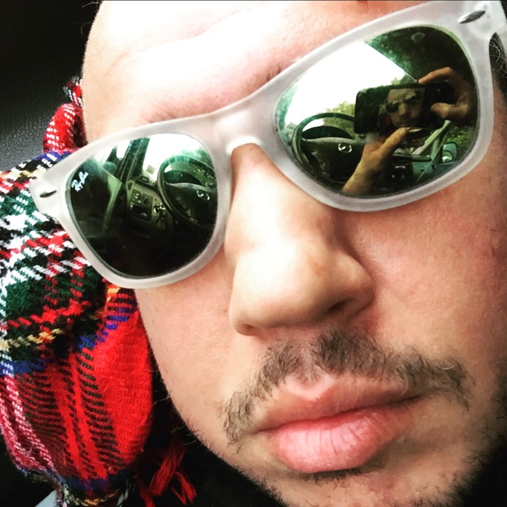 ⭐️ #creptrepreneur #CrepeChef/proprietor @HeavenlyCrepes1 #cryptoinvestor #foody (eats food), mirror Kazeoke star, wannabe economist & political scientist ⭐️