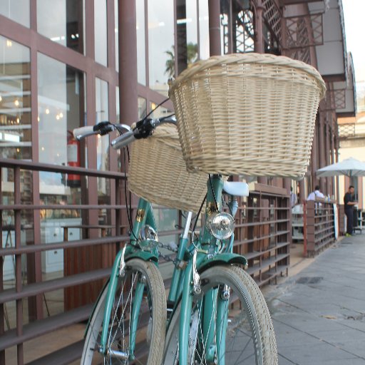 sevillaiscool's profile picture. Somos un proyecto de comunicación on/ off line dedicado a comunicar la Sevilla nueva y emergente que huye d tópicos y se suma a las tendencias más cosmopolitas.