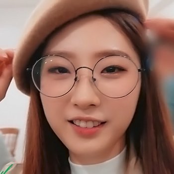 please follow @picshaseul an account dedicated to december girl from LOOΠΔ🌙HASEUL 🕊❄ thank you! ♡⃕
