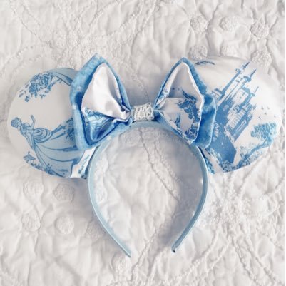 🐭Disney Mama making handmade mouse ears and bows. 💫Shop Open!