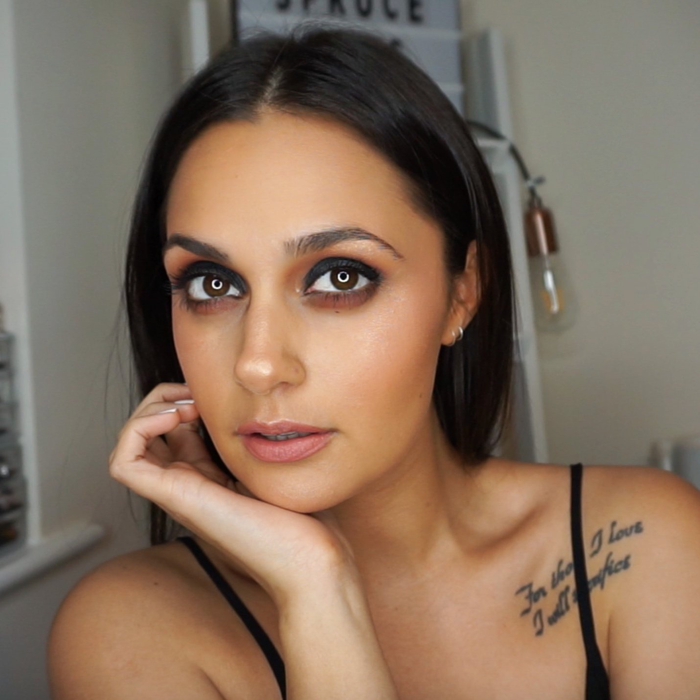 RoxannesTweets's profile picture. Social Media & Content Manager for Virgin Media by day, Beauty YouTuber by night. Coffee Lover. ☕️ Chocolate Addict. Beauty writer. All views are my own.