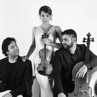 il Trio Pragma si è perfezionato in musica da camera presso l'Accademia Nazionale di S. Cecilia di Roma