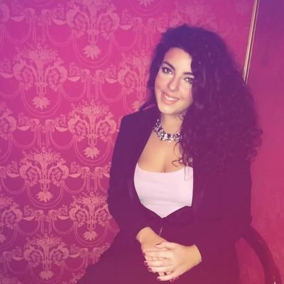 rossellaiod's profile picture. Studentessa di Filologia Moderna 📚
Amo la mia terra🌋, il teatro 🎭, il cinema 🎬, la musica🎼.