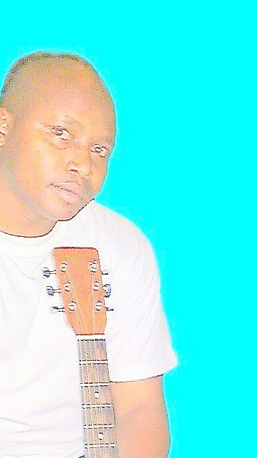 Charly Rwubaka est un  artiste chanteur, auteur-Compositeur-Interprète  vivant en Belgique . Guitariste et multi-instrumentiste, déjà 3 albums studio.