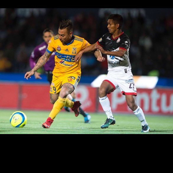 jugador profesional de fútbol ex america necaxa lobos buap  actualmente atlético zacatepec