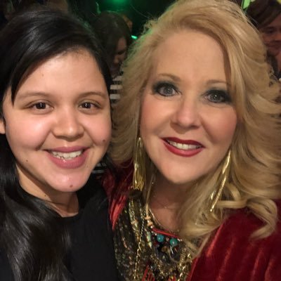 Daughter of Christ🙌🏽Married to my Best Friend 💑Stay at home Mama of Twins and a Toddler 👱🏼♀️👧🏼👧🏼Jesus Freak🤖🙏🏼👣 LuLaRoe Retailer🌺📷