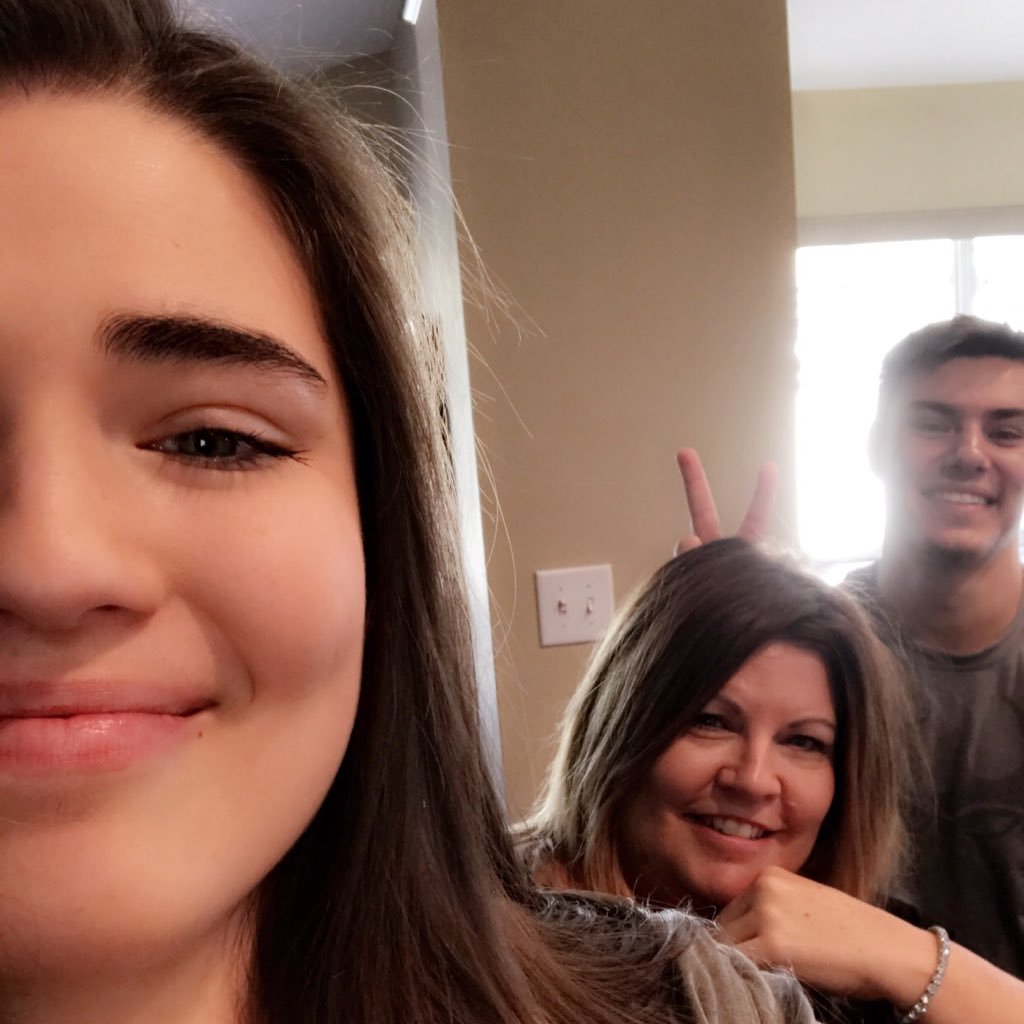 denioz's profile picture. Proud Mom of 4, adore Jesus, my kids, grandkids, husband.