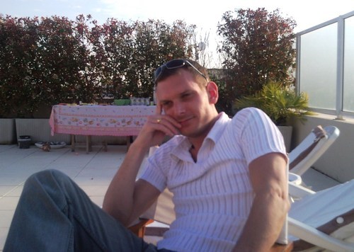 azurea06's profile picture. bonjour a tous.