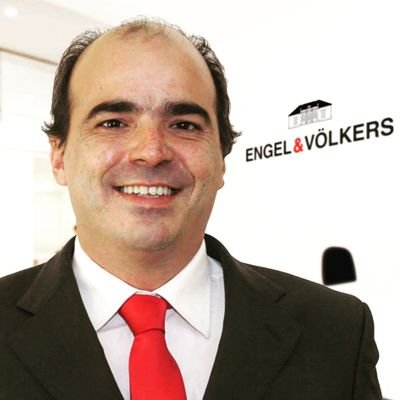 Algarve Real Estate Agent
Engel and Voelkers Portimão 
How can i help you ?