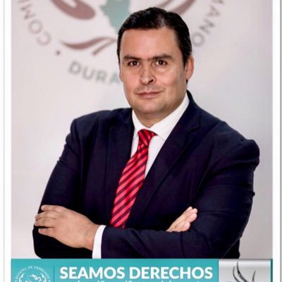 Defensor de Derechos Humanos, Doctor en Derecho, Maratonista, Apasionado por Durango.