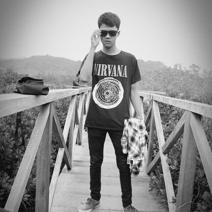 spesial100298's profile picture. .