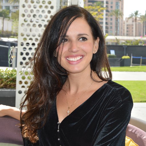 Gerente y #CommunityManager en @ColegiodeEspana. Me encanta el #español, viajar y el #Marketing. Estudiante del Máster de Mkt Digital en @AulaCM.