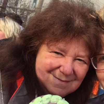 Medididi's profile picture. Keine Bio. 
Alles künstlich. 
Durch und durch weich - 
Wie Käse oder Schokolade. 
Oder Schinken. 
Die Beste