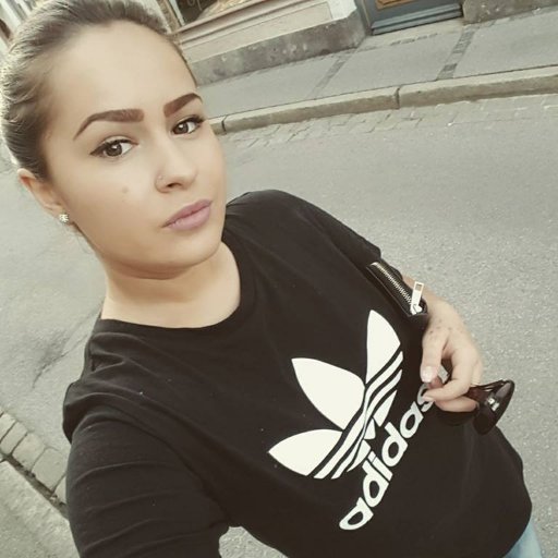 charlotte20187's profile picture. Je suis sympas , généreuse , social j ai la tête sur les épaules mon inscription sur tweeter suivre les actualités et 😍faire des connaissances et voir plus😍