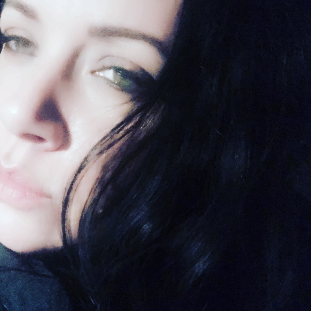Writer, Editor & Blogger @ https://t.co/Liu2yjXNNX. https://t.co/cJhfqQ8ffd