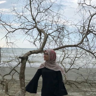 MyraZakiah's profile picture. love her husband's smile❤