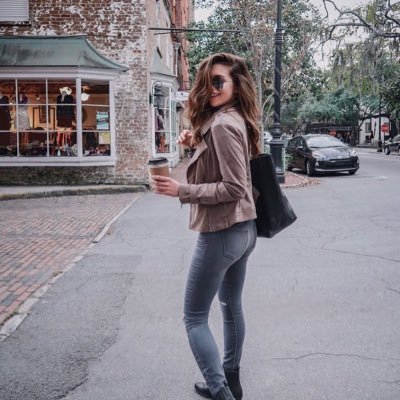 Cypriot girl | books lover | normal | Born in 00’s | advice for all my followers:Who dares wins 🧠