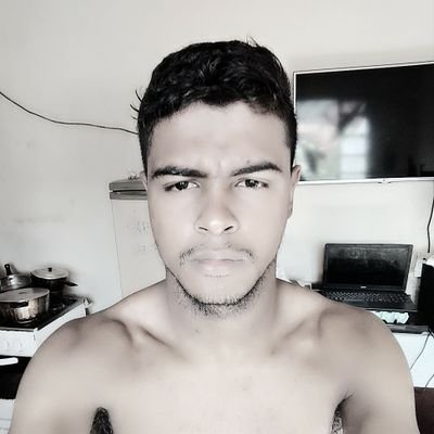 Meus heróis morreram alvejados, não de overdose.