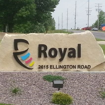 Full Service Commercial Printing company located in Quincy, IL. Everything from business cards to brochures, magazines, pocket folders, books and more.