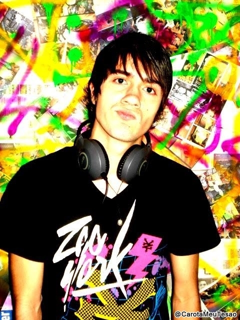 fã clube destinado ao  @carotaelectro NOSSO TEZÃÃO :6'

@soolzebra
since : 19/O5