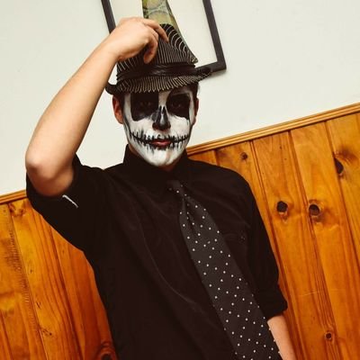 el que no conoce su historia esta condenado a repetirla