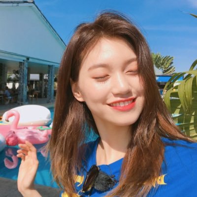 elanourraz's profile picture. kalo suka oon maklumin yha masih kelas 4.