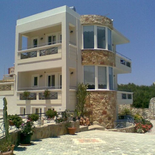 just seven kilometers from the traditional town of Chania. The plant was built on a hill with panoramic views of the surroundings.