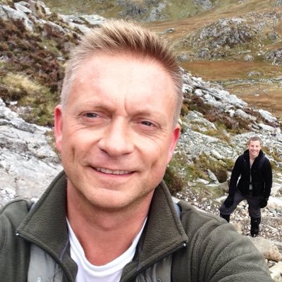 Travel loving Brit who loves his movies, theatre, friends & family. Views are purely my own 🇬🇧🇺🇸🇵🇹🏳️🌈