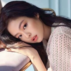 ` 🦄 。 )  A Soft fluffy girl who likes to eat a lot among the other girls called BlackPink and Unicorn.