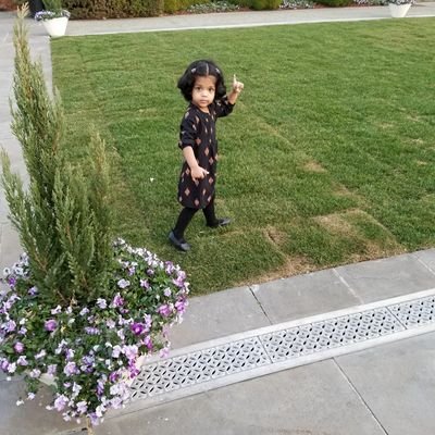 pmuralee23's profile picture. 