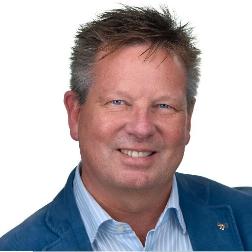 Het verzorgen van champagneproeverijen, champagneliefhebber en -kenner.
Brut & Bubbels..Kijk op https://t.co/zbzmi8EfW2
Adviseur KVK voor startende ondernemers