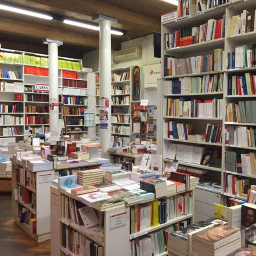 La Libreria Dehoniana ha sede a Bologna in via S. Alò, nel Palazzo Arcivescovile e si contraddistingue per lo spirito di servizio e la grande preparazione.