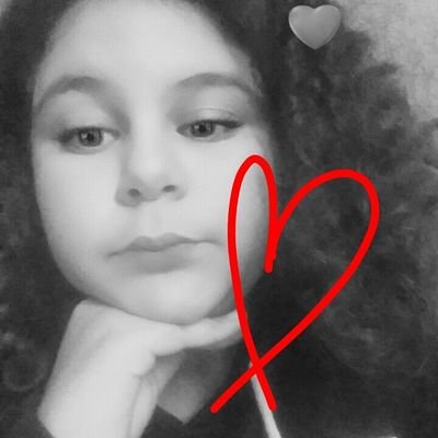 het je suis nouvelle sur YouTube et je me suis créé un compte Twitter pour vous mes abonné grasse à Gloria , Sulivan, Jules, Clara et Antoine