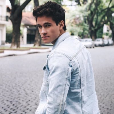 MichaelRondaFR's profile picture. Je suis le 1er compte français de l'acteur et chanteur Michael Ronda d'origine Mexicaine qui joue actuellement le rôle de Simón dans la série Soy luna